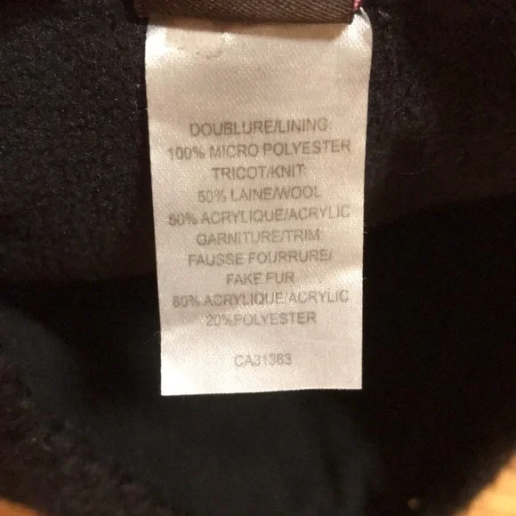 Cute Black Pom Pom Winter Hat - Picture 4 of 6